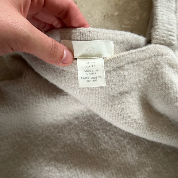 H&M blouse - Picture 2 of 2